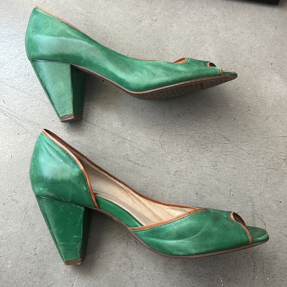 Miz Mooz bright green leather heels. Women’s 9. Hard to find, made in mid-2000s.